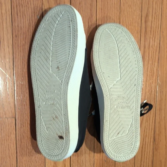 EUC Cariuma Women's Black Canvas Low-Top Sneakers w/ 2 sets of Laces - Picture 4 of 7